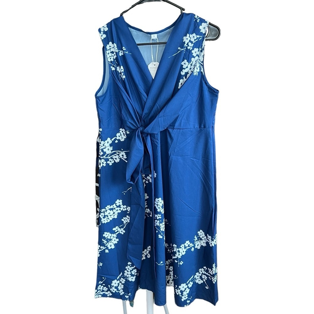 NWT Women’s Blue dress w White Floral Design SZ SM.